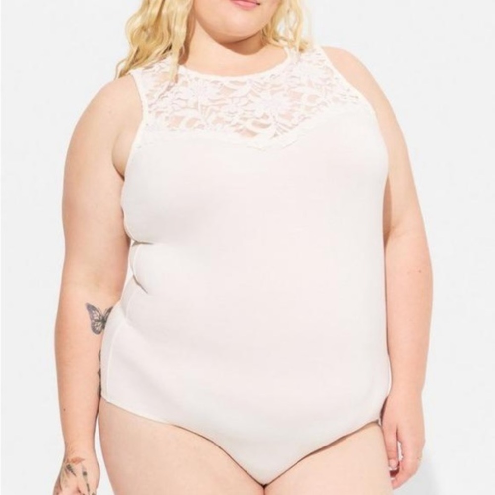 🆕 NWT Women’s torrid 1 2 Off white Super Soft Lace Overlay Sweetheart Bodysuit